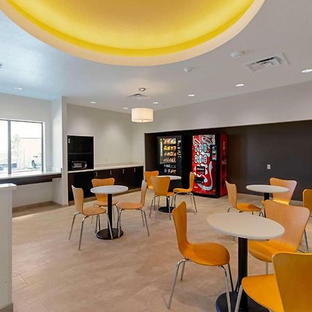 Motel 6 Austin Airport Экстерьер фото