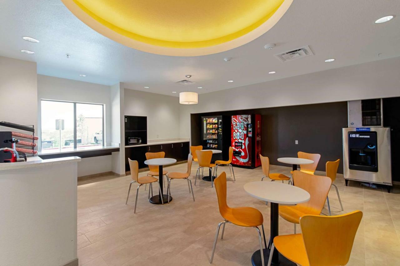Motel 6 Austin Airport Экстерьер фото
