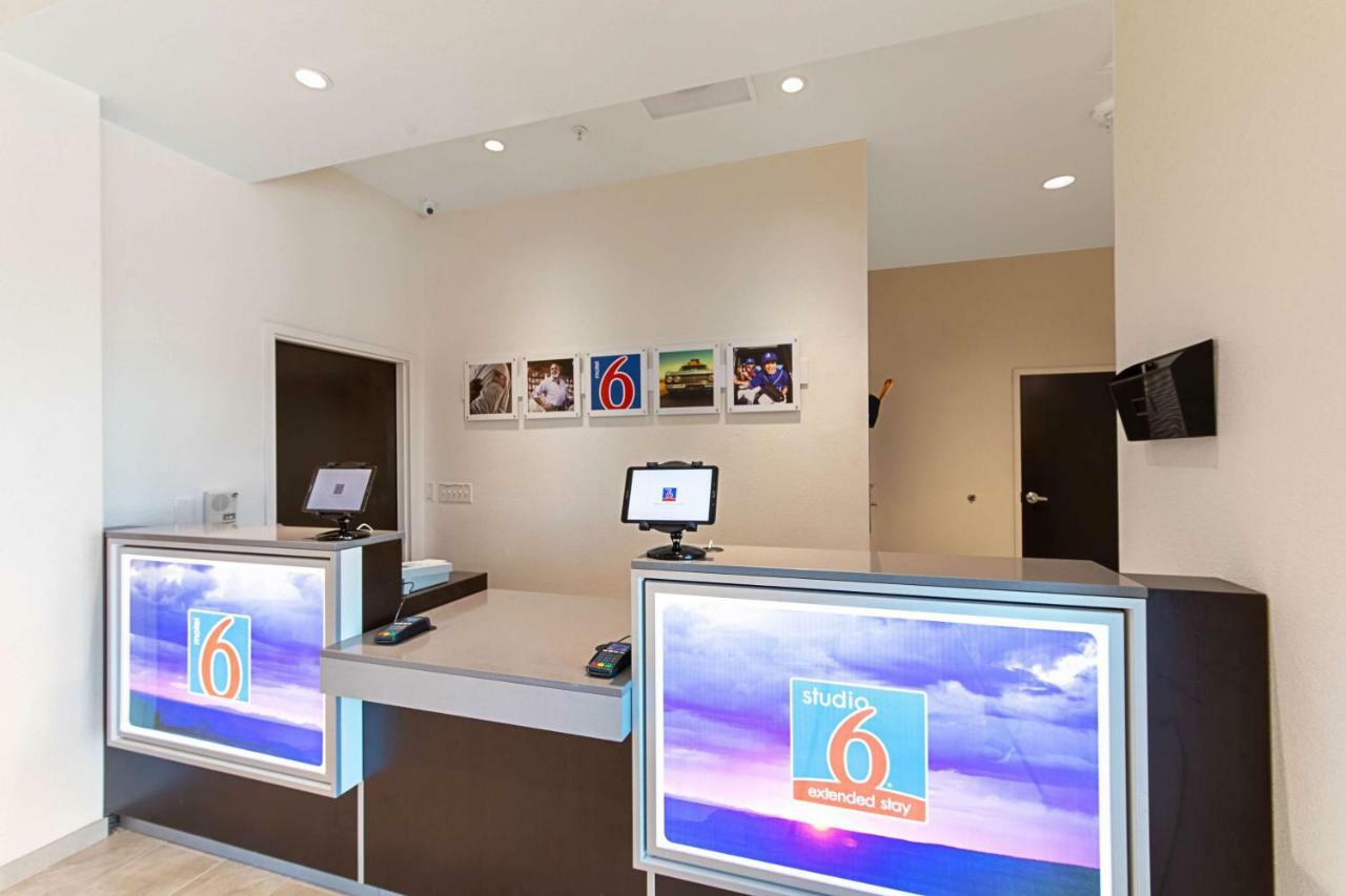 Motel 6 Austin Airport Экстерьер фото