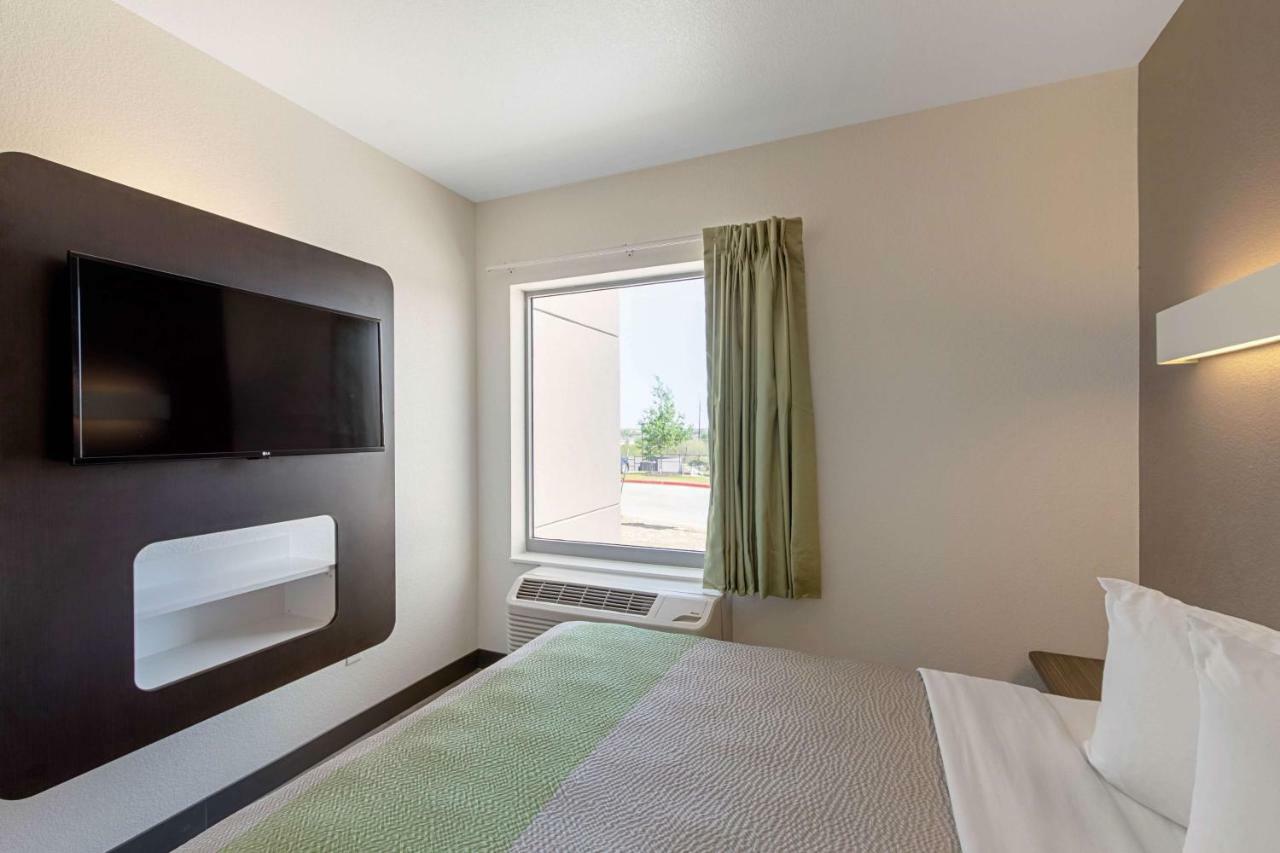 Motel 6 Austin Airport Экстерьер фото