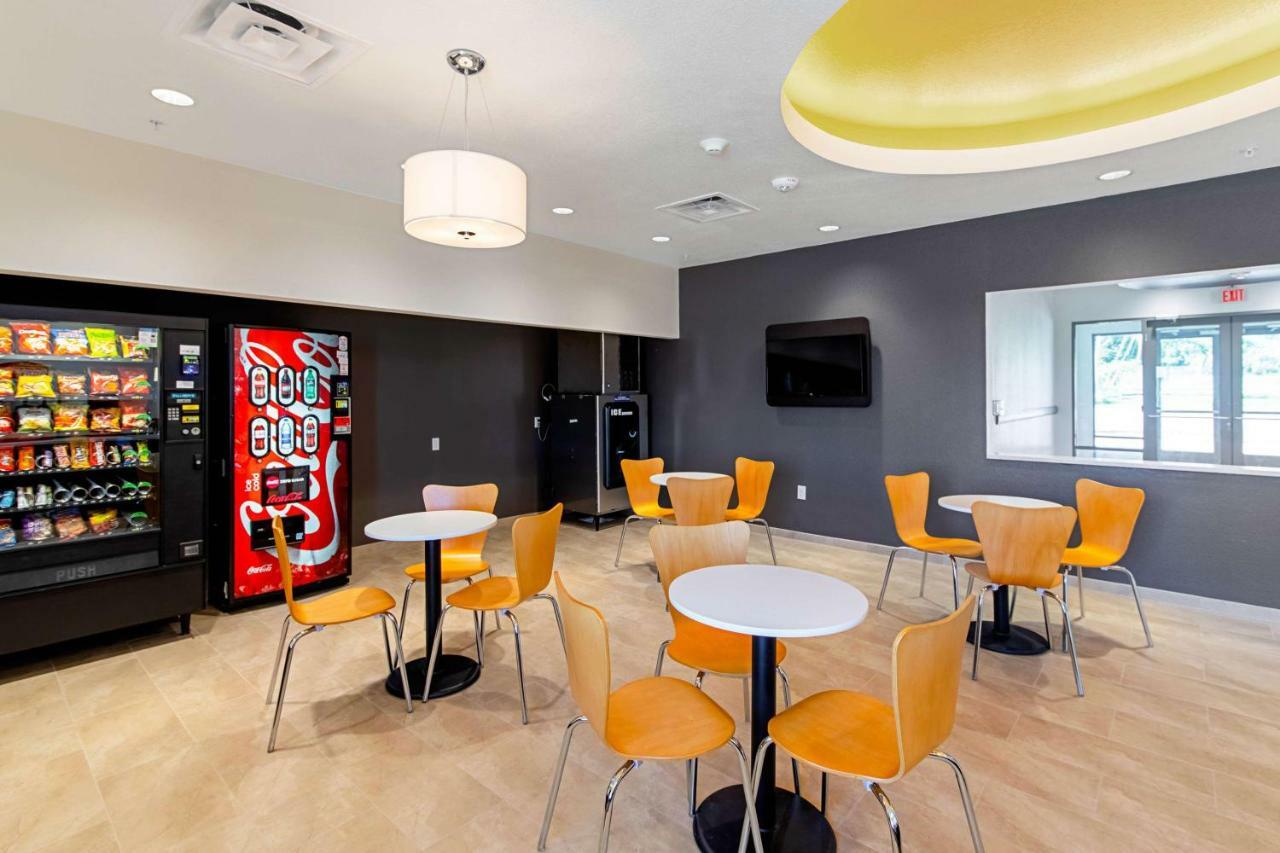 Motel 6 Austin Airport Экстерьер фото