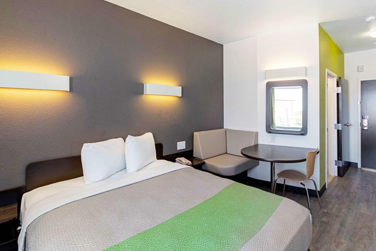 Motel 6 Austin Airport Экстерьер фото
