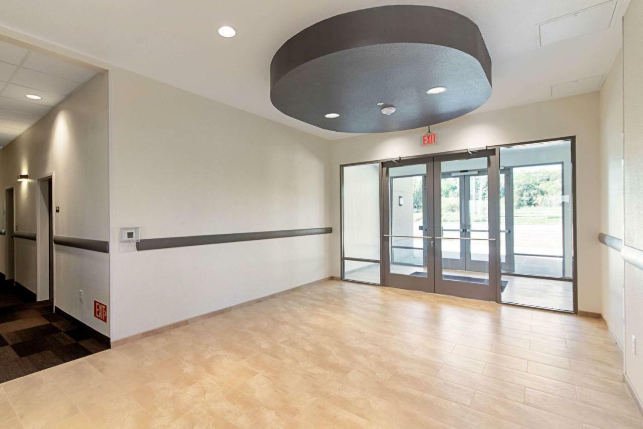 Motel 6 Austin Airport Экстерьер фото