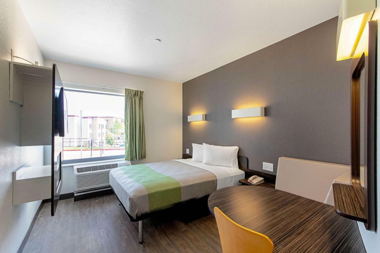 Motel 6 Austin Airport Экстерьер фото