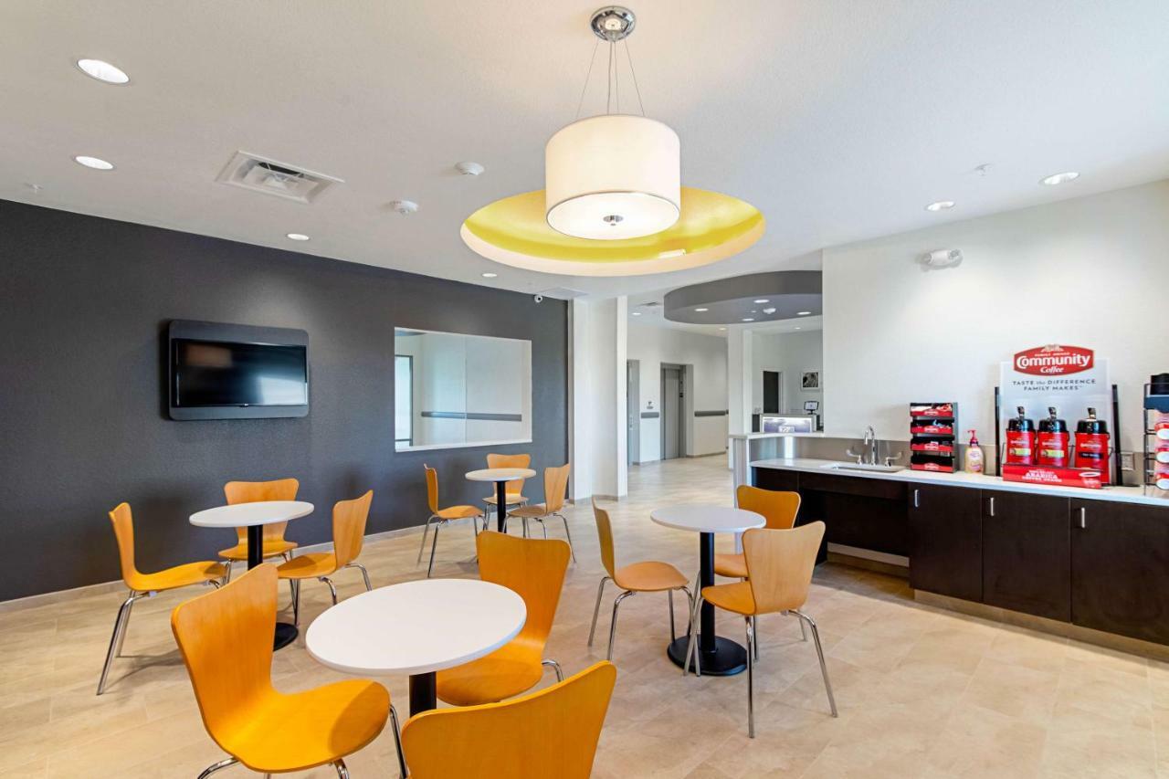 Motel 6 Austin Airport Экстерьер фото