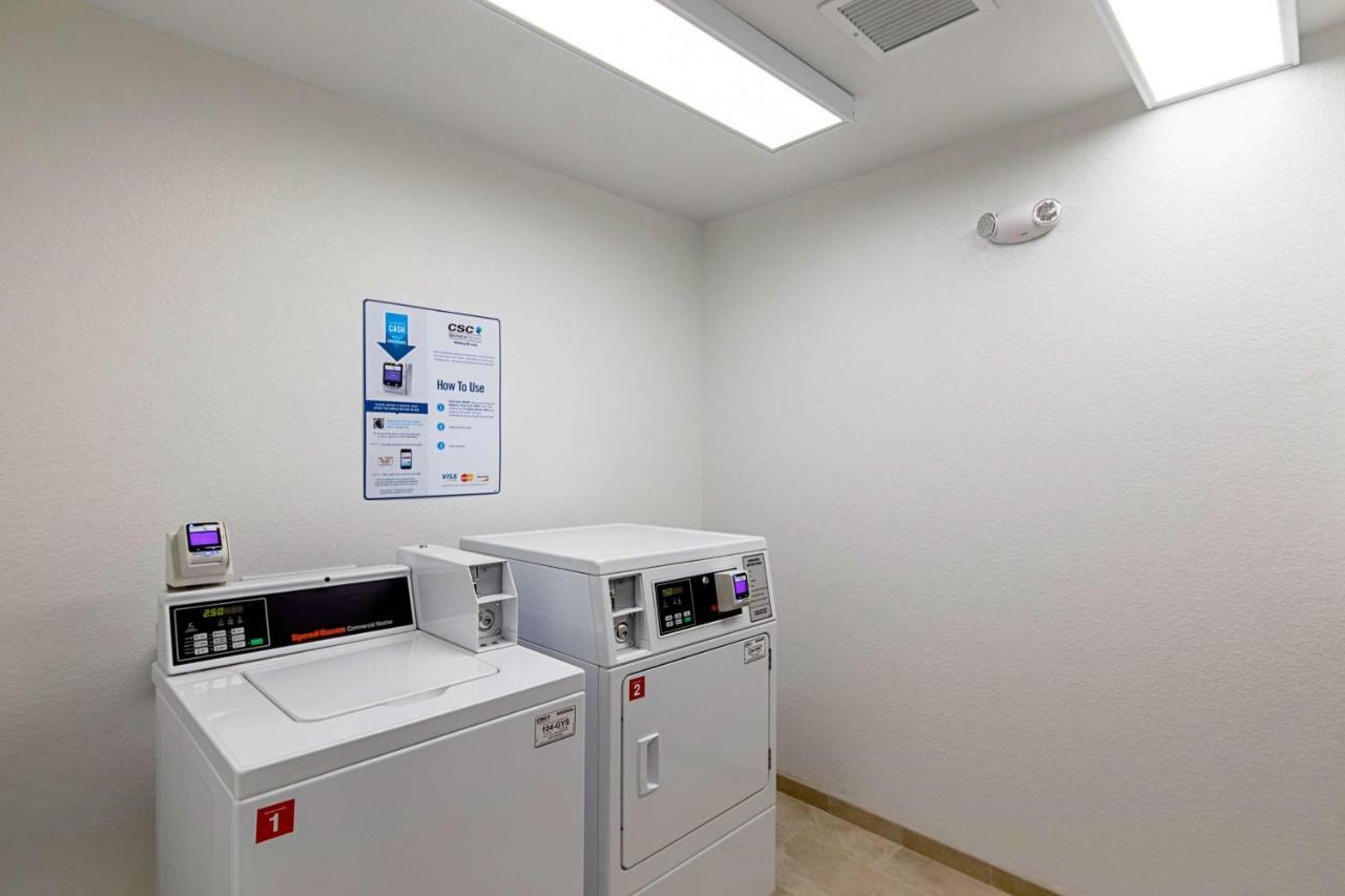 Motel 6 Austin Airport Экстерьер фото
