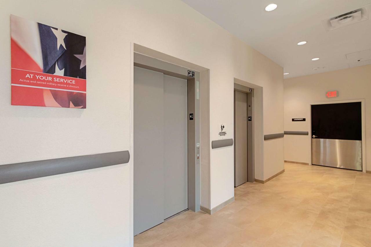 Motel 6 Austin Airport Экстерьер фото