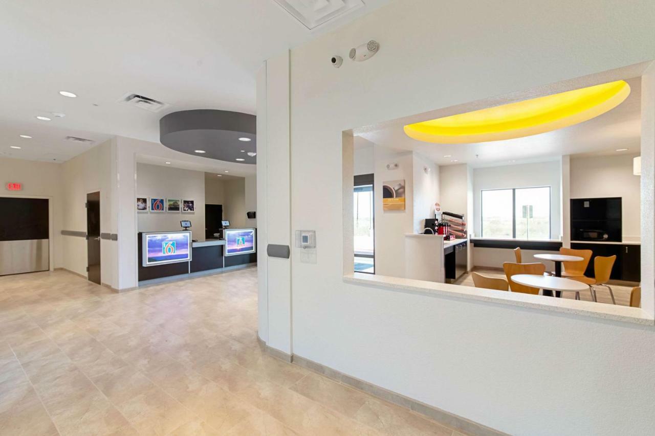 Motel 6 Austin Airport Экстерьер фото