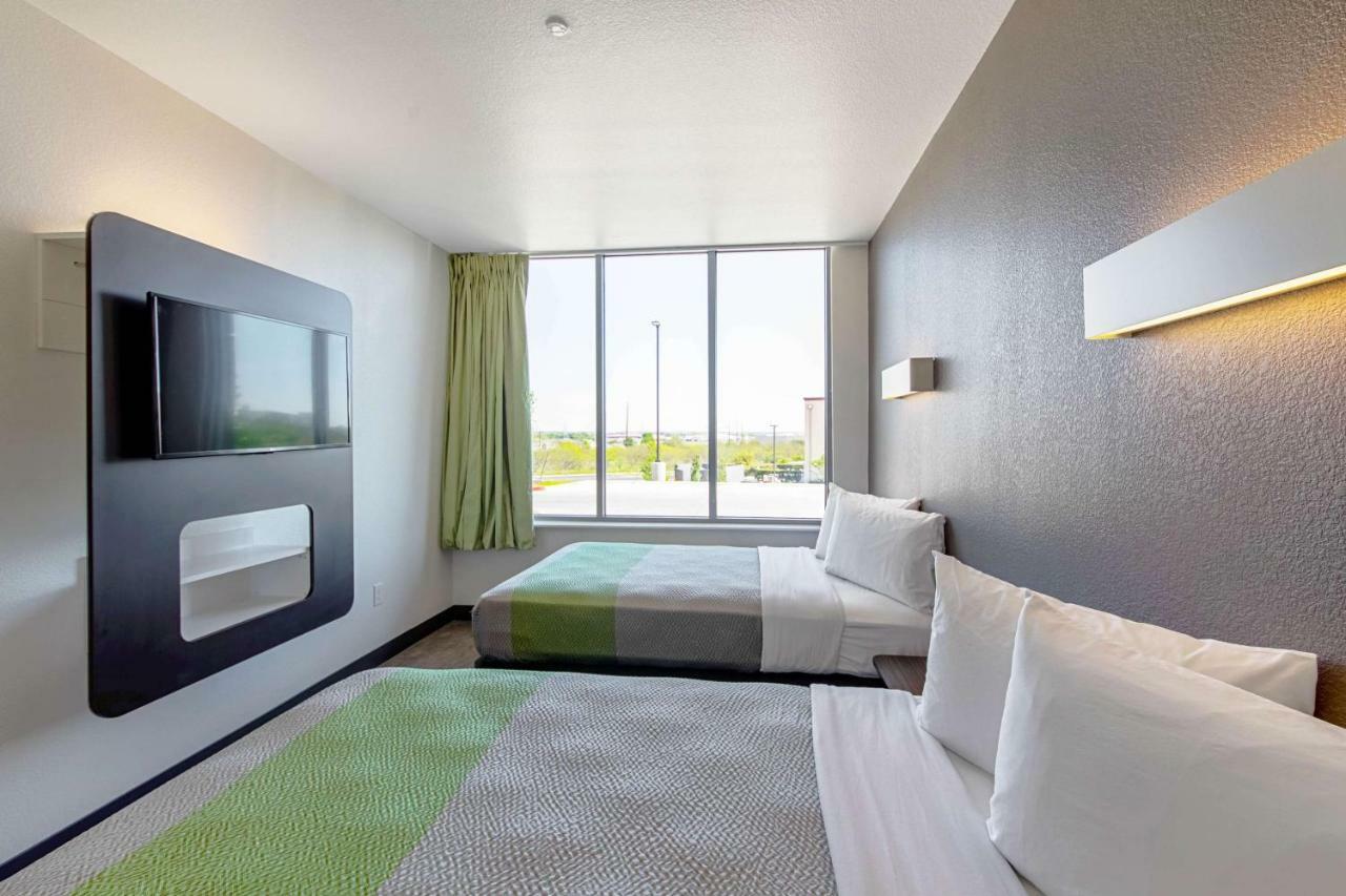 Motel 6 Austin Airport Экстерьер фото